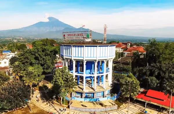 Suasana alun-alun Kota Magelang Provinsi Jawa Tengah