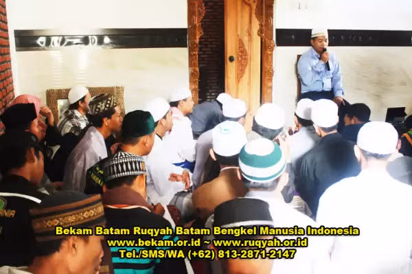 Mengisi kajian di Ponpes Al Bahjah Cirebon Jawa Barat