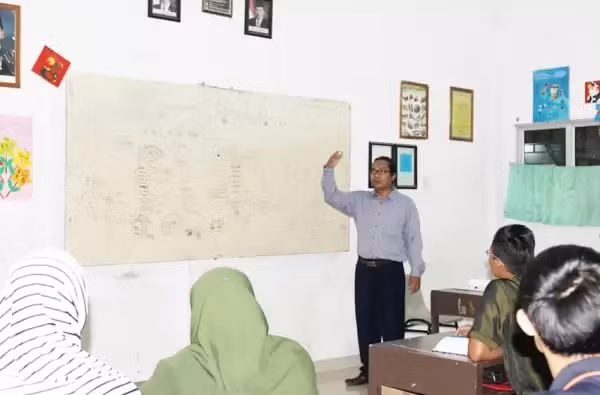 Mahasiswa mengikuti perkuliahan di kampus STIDKI Al Azis Legenda Malaka Batam