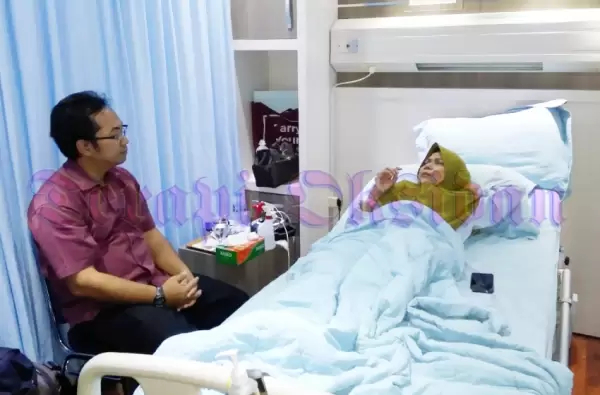 Saya berkomunikasi sebelum ruqyah dengan salah satu pasien rawat inap di RS TNI Angkatan Laut Dr. Mintohardjo, Bendungan Hilir, Jakarta Pusat