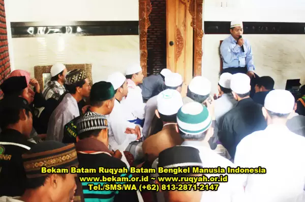 Mengisi kajian di Ponpes Al Bahjah Cirebon Jawa Barat